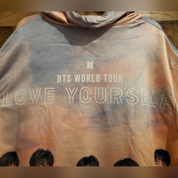 KPop BTS World Tour - Love Yourself Hoodie Multicolor with Kangaroo Pocket Sz XL - Picture 5 of 6